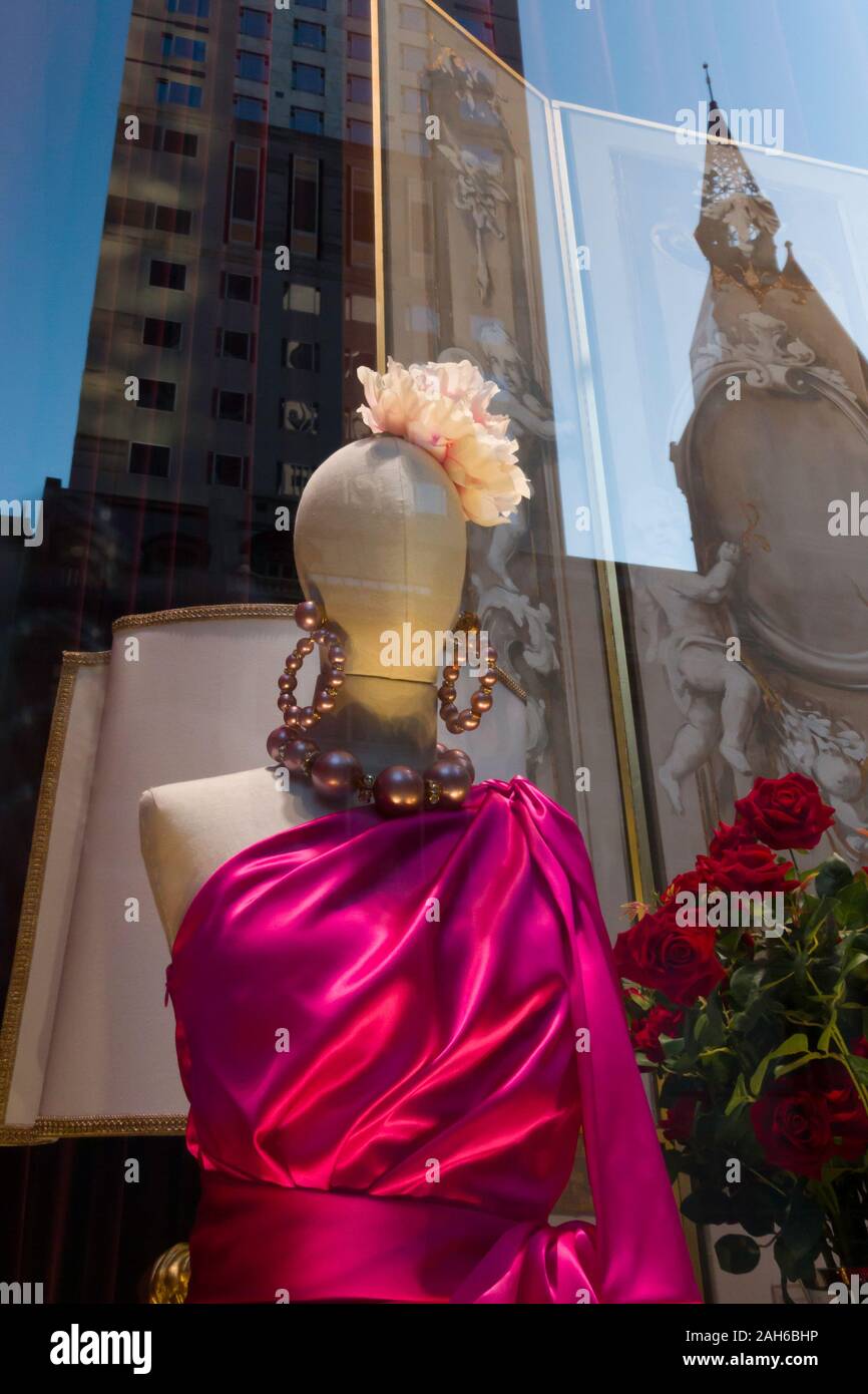Dolce & Gabbana on Fifth Avenue, NYC Stock Photo Alamy