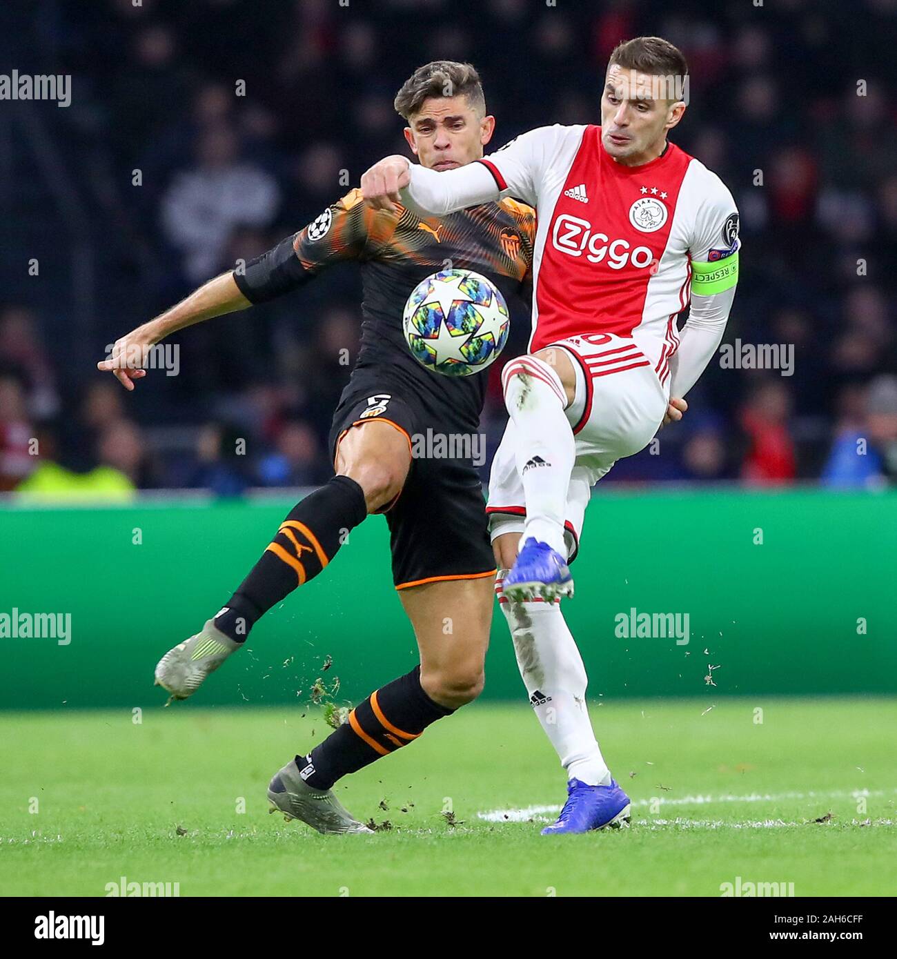 10-12-2019: Voetbal: Ajax v Valencia: Amsterdam L-r: Gabriel Paulista