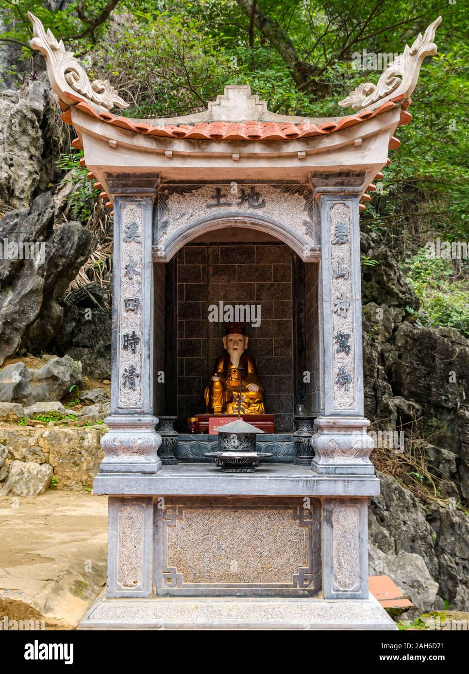 Shrine at Vietnamese Buddhist temple, Bich Dong Pagoda, Tam Coc, Ninh Binh, Vietnam, Asia Stock Photo