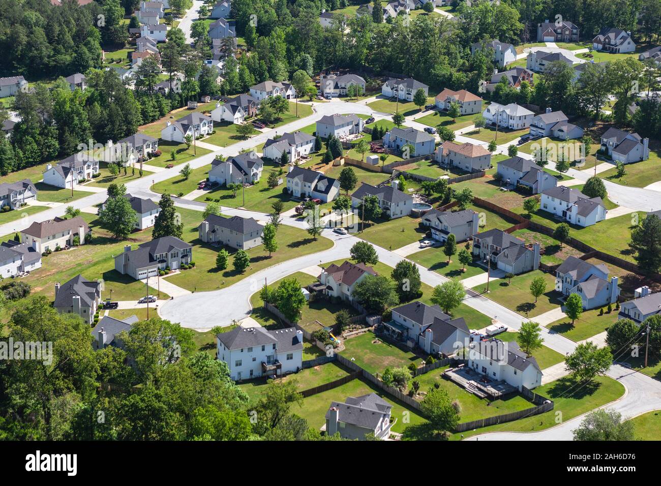 Aerial view of modern suburban cul-de-sac neighborhood streets in the southeastern United States. Stock Photo