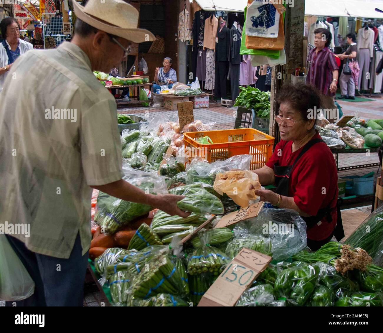 Okinawan man hi-res stock photography and images - Alamy