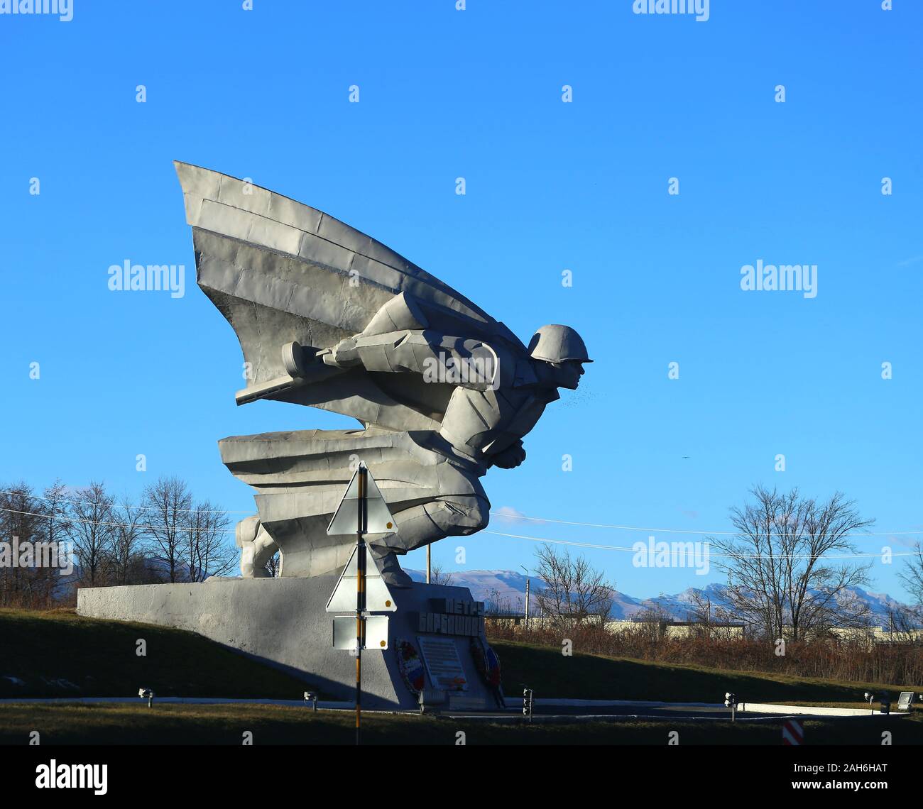 Памятник барбашову во владикавказе. Памятник барбашова. Памятник барбашова. Памятник петру барбашову во владикавказе. Барбашов памятник владикавказ.