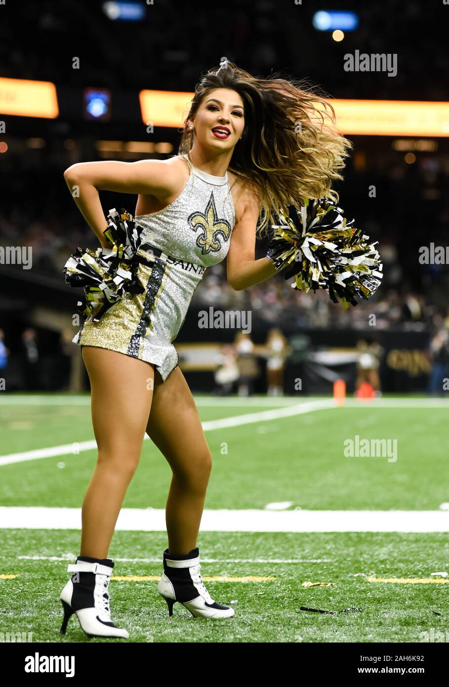 New Orleans, LA, USA. 16th Dec, 2019. New Orleans Saints cheerleaders perform during the 2nd half of the NFL game between the New Orleans Saints and the New Orleans Saints at the Mercedes Benz Superdome in New Orleans, LA. Matthew Lynch/CSM/Alamy Live News Stock Photo