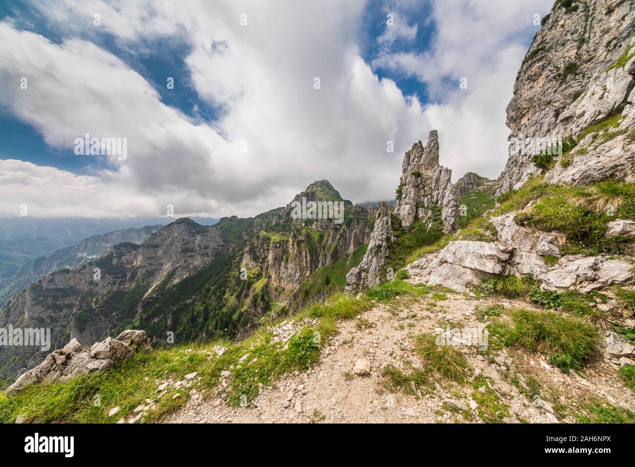 Trailing slope hi-res stock photography and images - Alamy