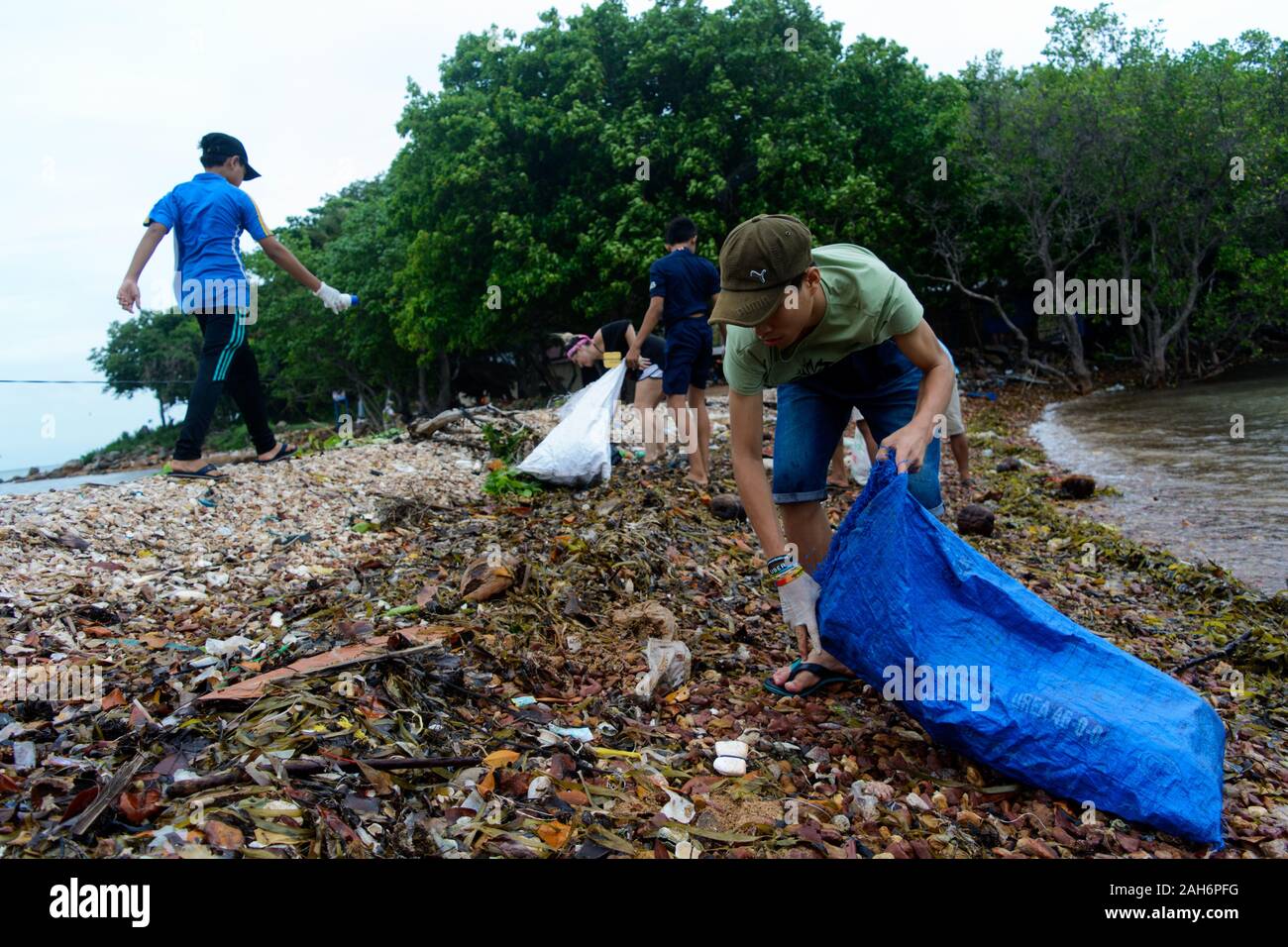 Plastic bottle recycling cambodia hi-res stock photography and images ...
