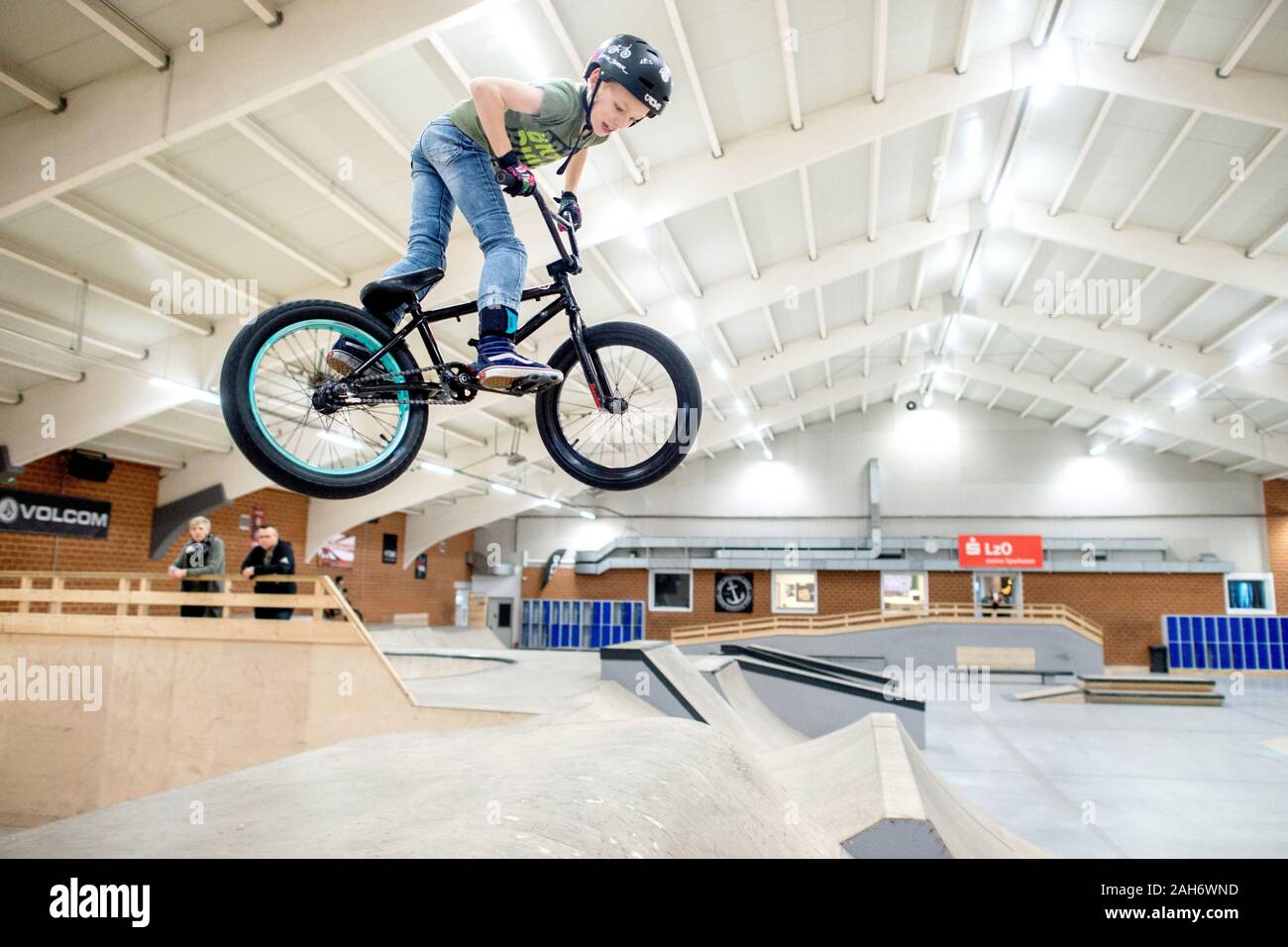 Oldenburg, Germany. 25th Dec, 2019. Joris jumps with his BMX bike in the  skate hall "Backyard" in the Alexandersfeld district. The skate hall opened  in 2018 in a former tennis hall, which