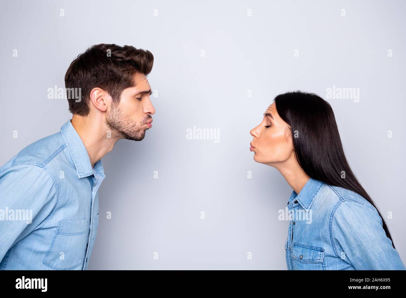 Couple kiss lips close up hi-res stock photography and images - Alamy