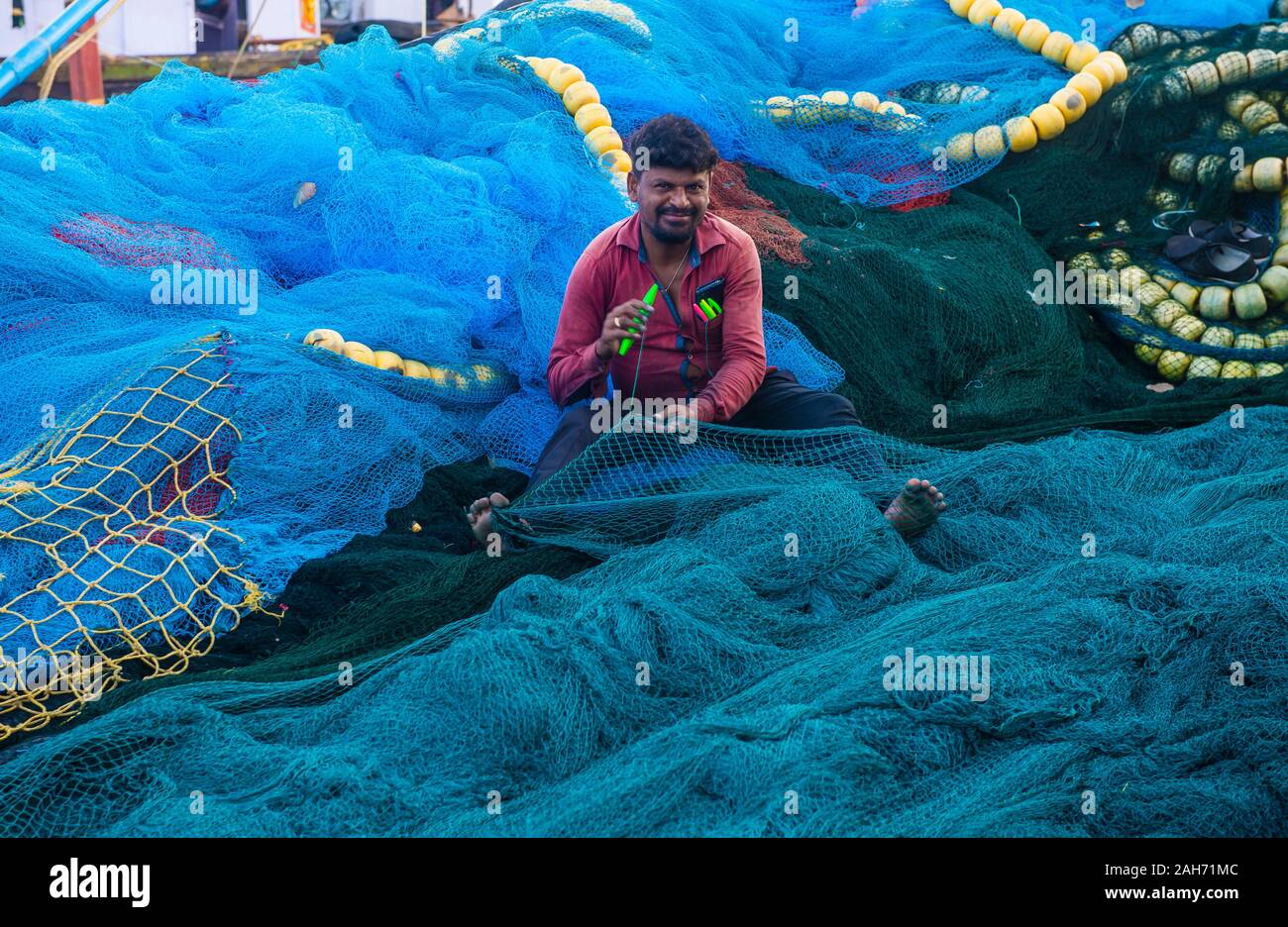 Indian fisherman working in Sassoon Docks in Mumbai India Stock Photo Alamy