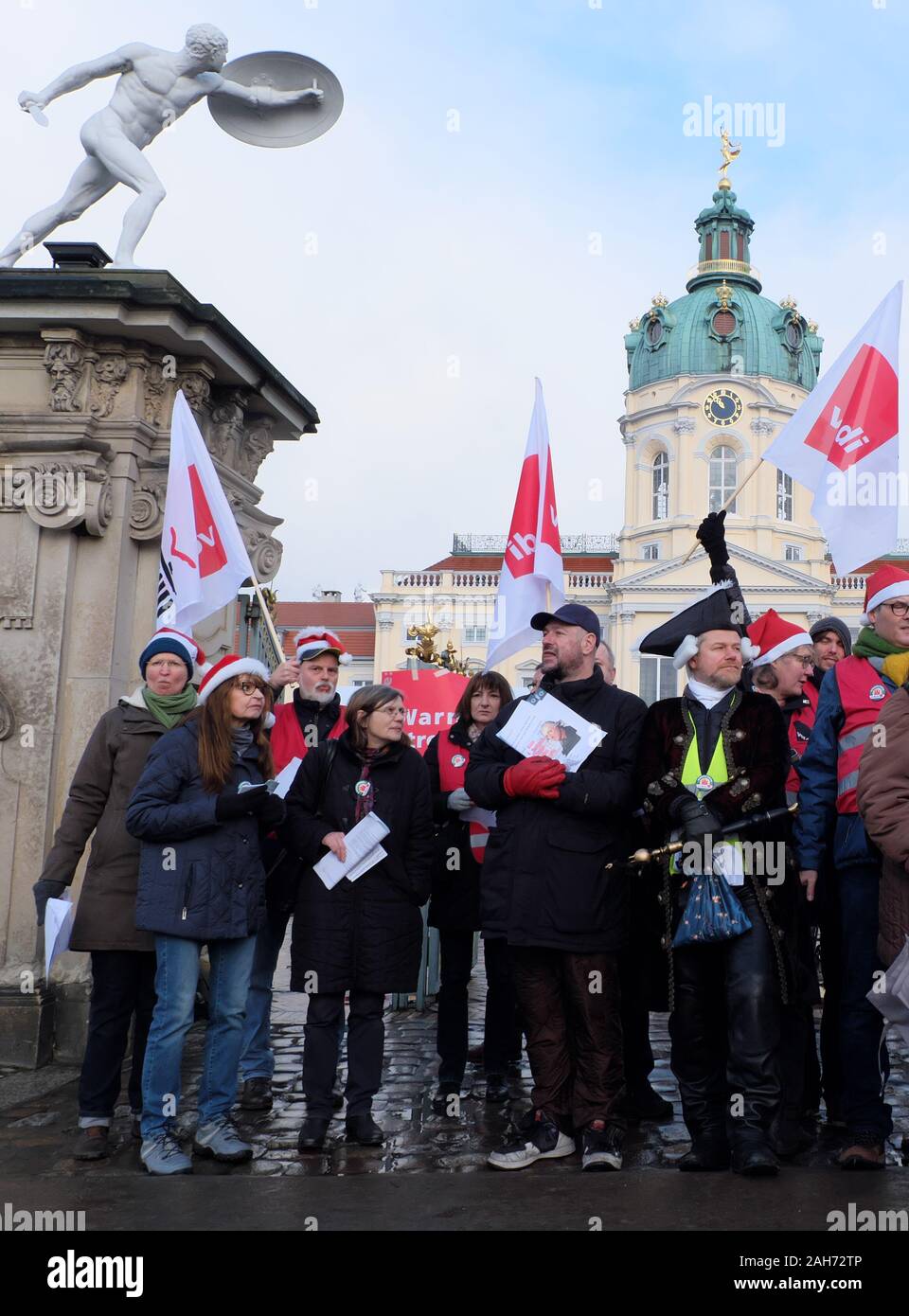 Picket at Schloss Charlottenburg, Boxing Day, 2019. Protest by palace workers over terms and conditions of employment. Stock Photo