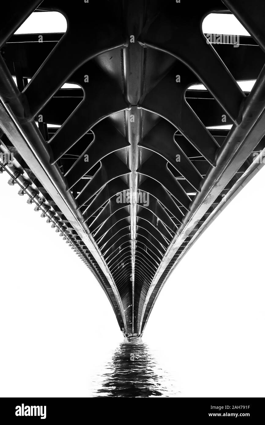 Black and white symmetrical view of the Calatrava pedestrian bridge in Venice Stock Photo