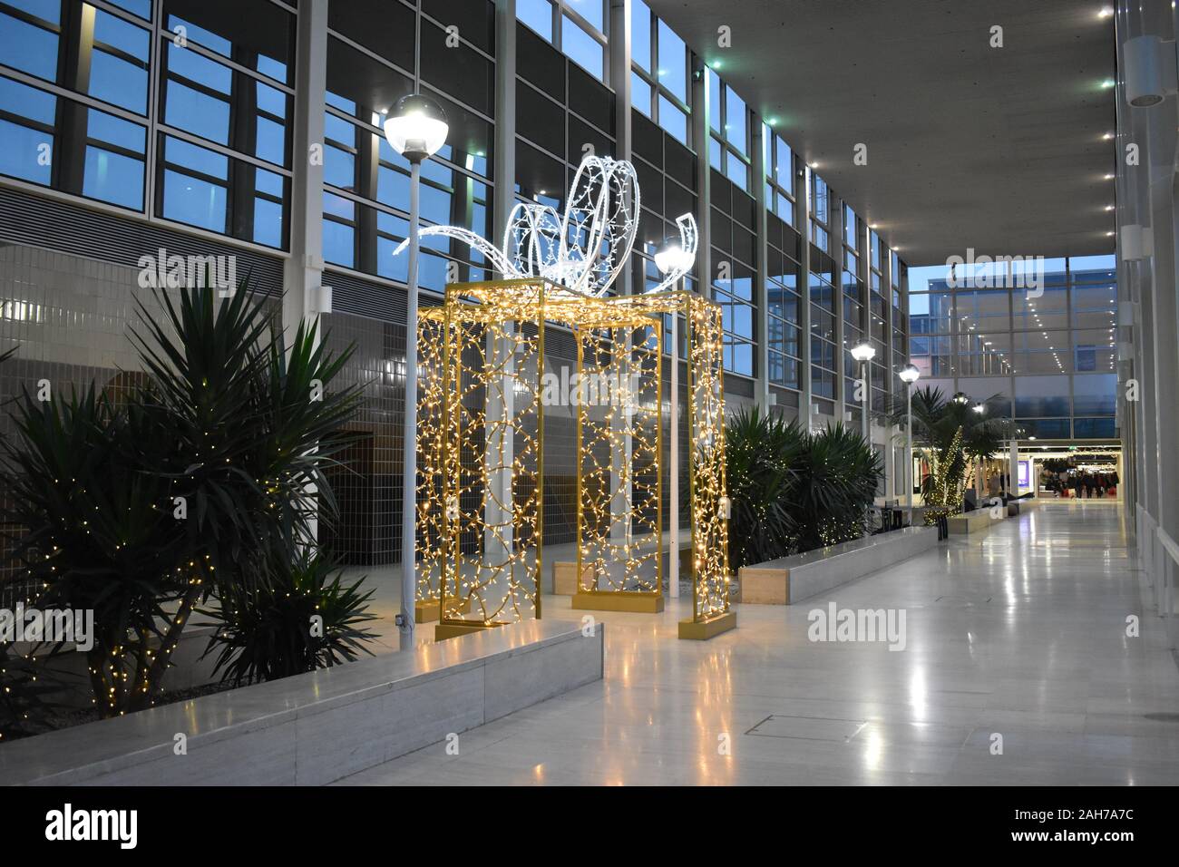 Christmas gift decoration with sparkly lights, much used for selfies at centre:mk, Milton Keynes shopping centre. Stock Photo