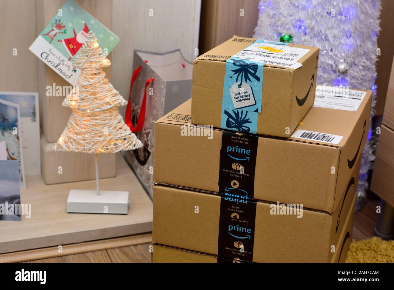 Amazon prime parcels at Christmas Stock Photo Alamy