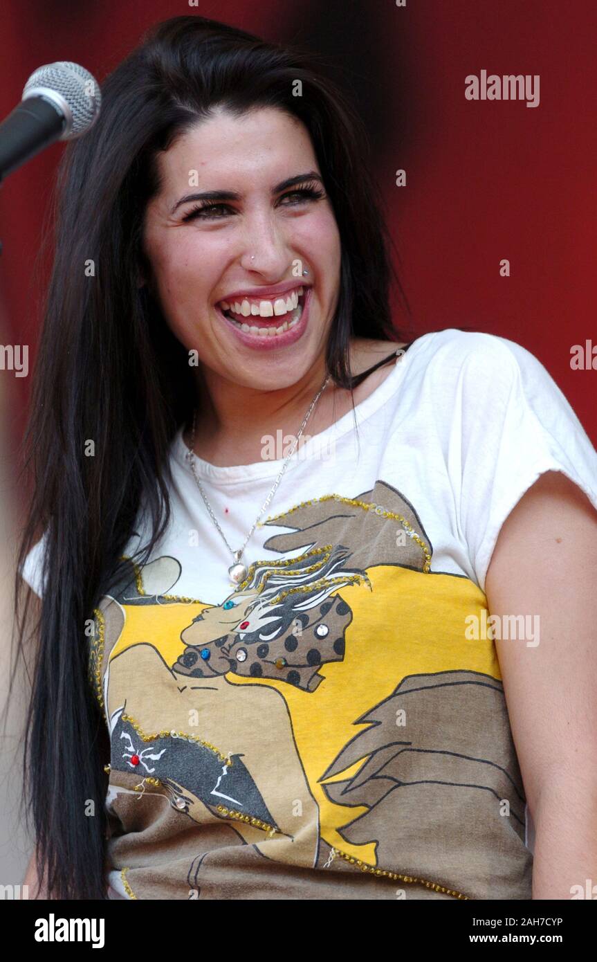 Amy winehouse back to black hi-res stock photography and images - Alamy