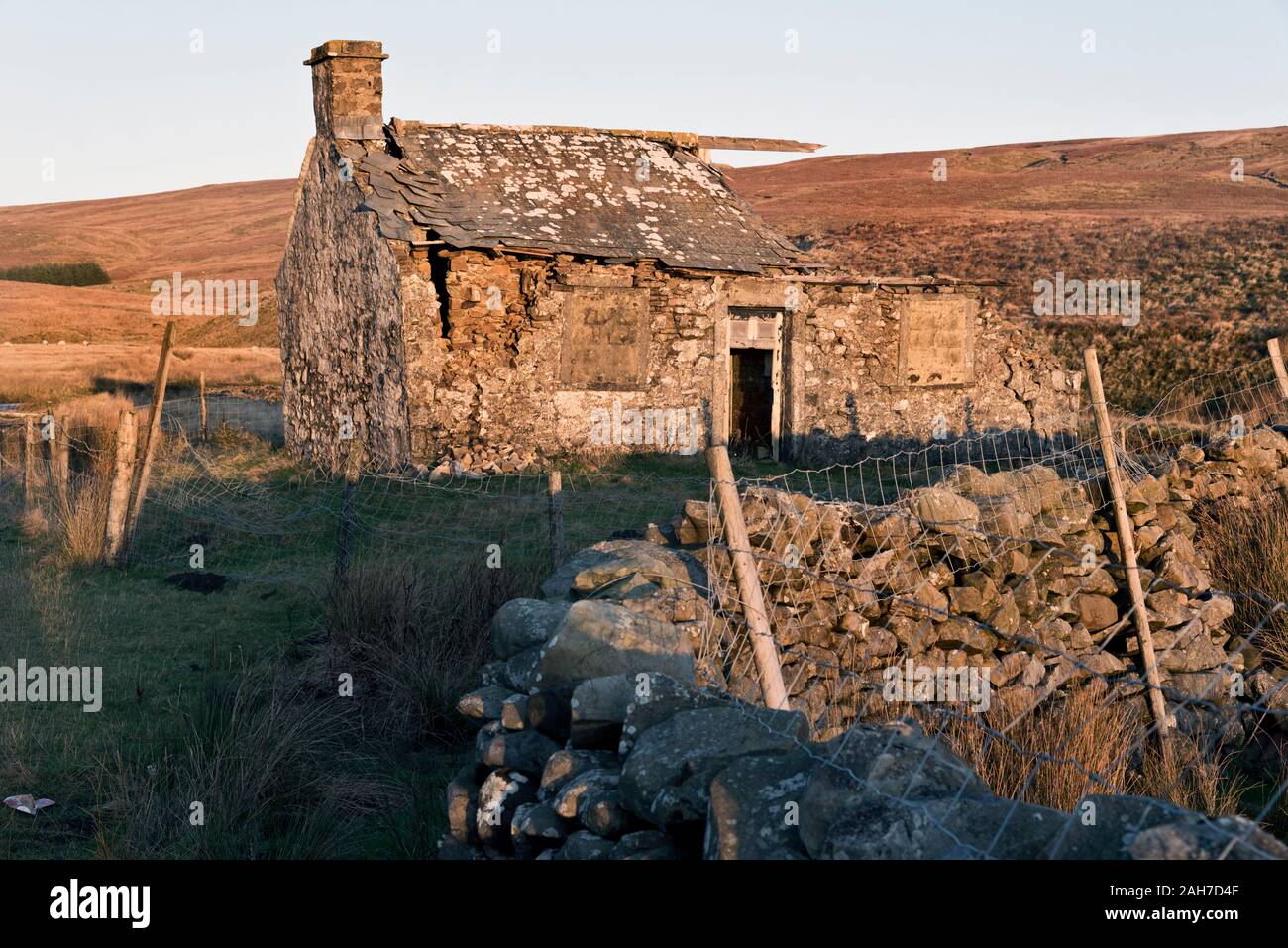 Derelict former shooting lodge at Newby Head Pass near Ribblehead, Yorkshire Dales National Park, UK Stock Photo