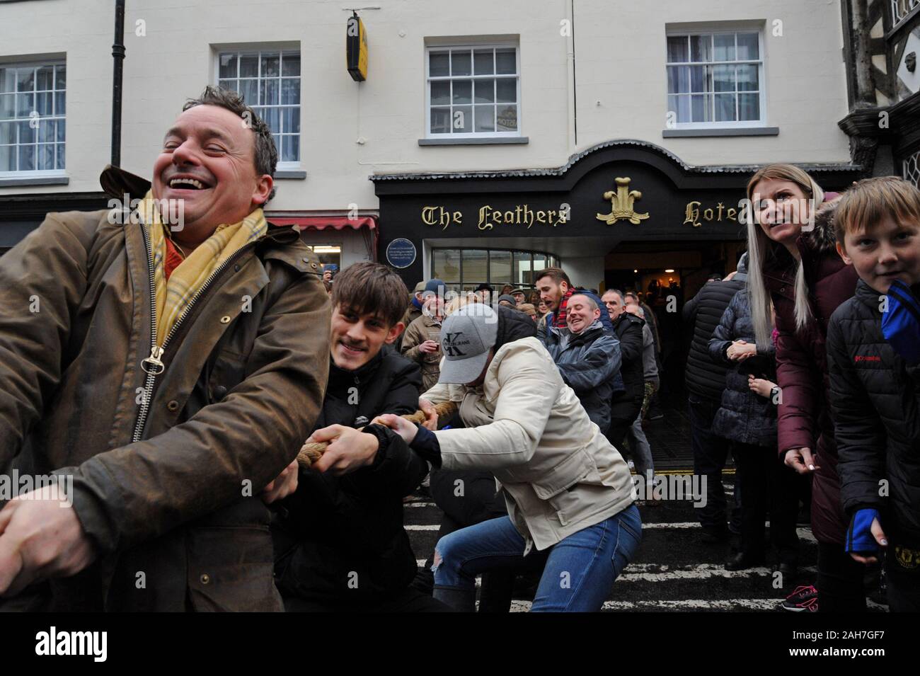 two-teams-opposite-uk-hi-res-stock-photography-and-images-alamy