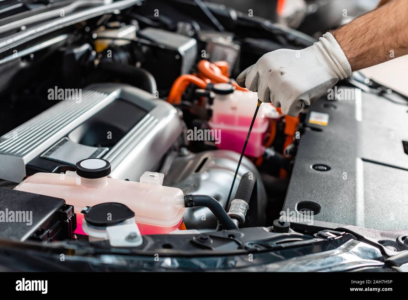 Надо всегда держать мотор рабочим. Анекдот дед смени масло. Помощник механика. Ложка упала и начала плакать. Моторист по ремонту двигателей.