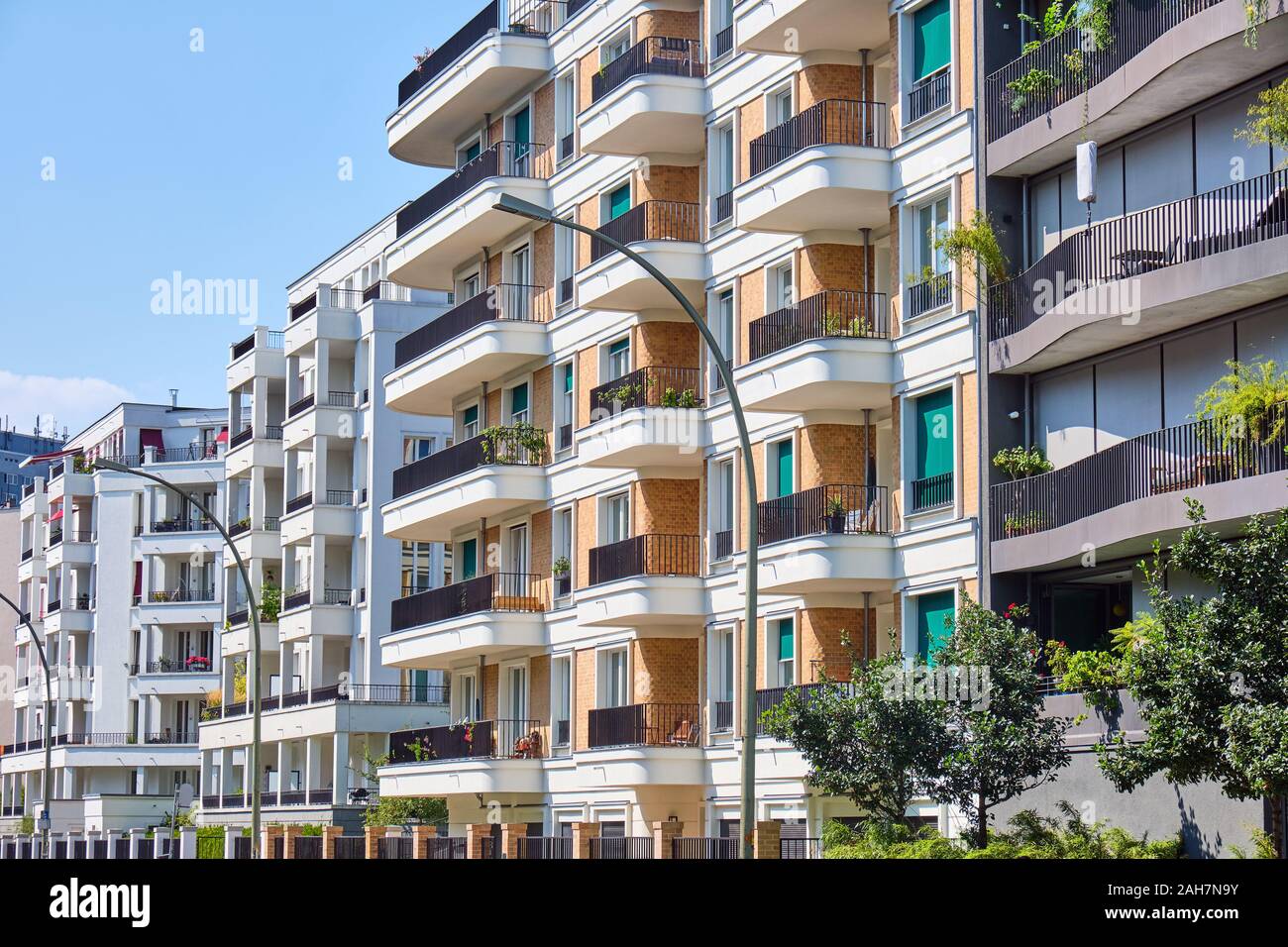 Generic apartment building residential hi-res stock photography and ...
