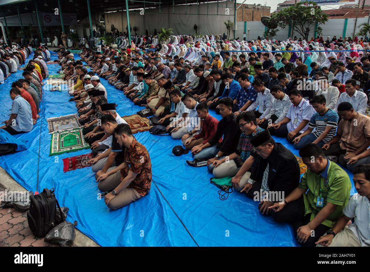 Medan North Sumatra Indonesia 26th Dec 2019 Muslims Perform Special Kusoof Prayer As The Moon Move Before The Sun In A Rare Fire Ring Solar Eclipse In Medan On December 26