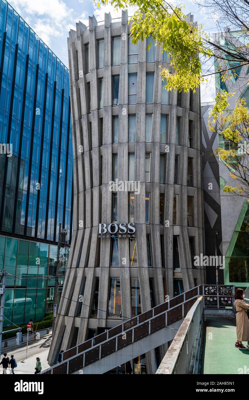 Hugo Boss flagship store in Omotesando, Tokyo. Designer Norihiko Dan.  Multiple leaf-shaped columns made from reinforced concrete. Daytime Stock  Photo - Alamy