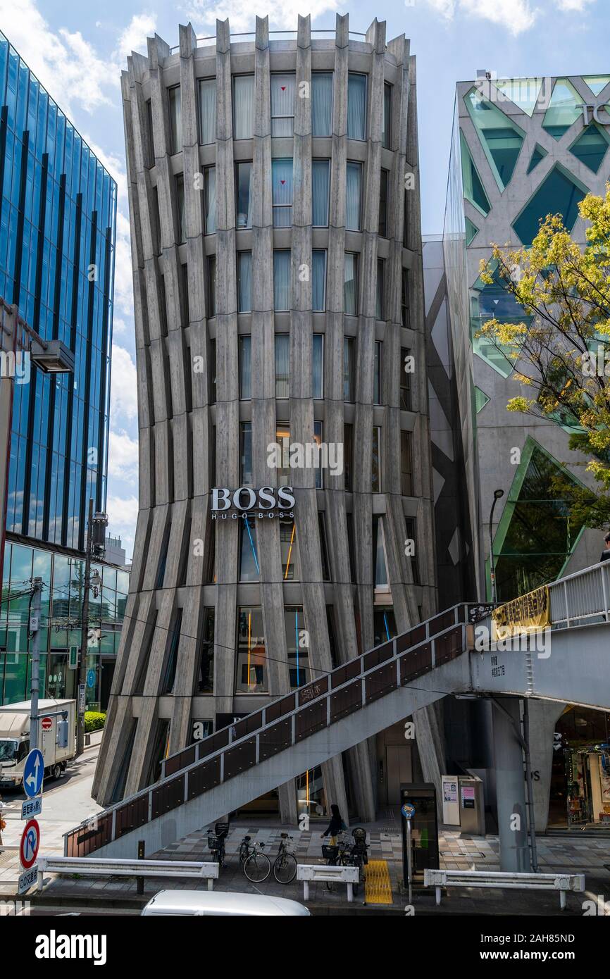 Hugo Boss flagship store in Omotesando, Tokyo. Designer Norihiko Dan.  Multiple leaf-shaped columns made from reinforced concrete. Daytime Stock  Photo - Alamy
