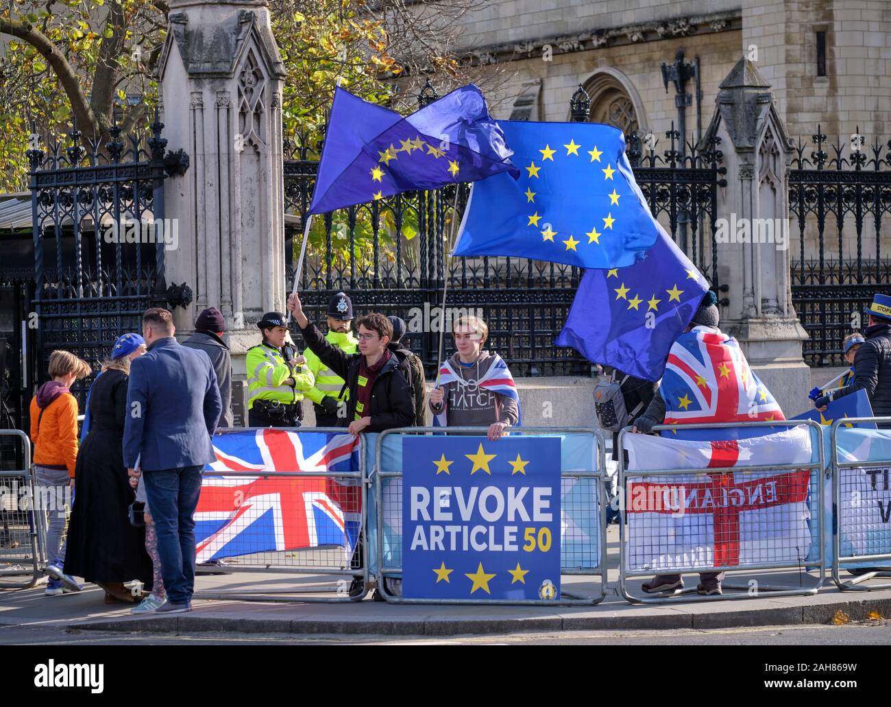 Westminster, England, UK. 30th October 2019.  Remain protesters in front of the House of Commons waving EU flag, with Revoke sign Stock Photo