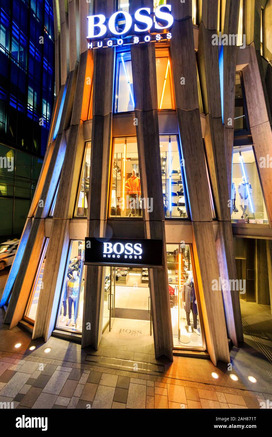 Hugo Boss flagship store in Omotesando, Tokyo. Designer Norihiko Dan.  Multiple leaf-shaped columns made from reinforced concrete. Illuminated,  night Stock Photo - Alamy