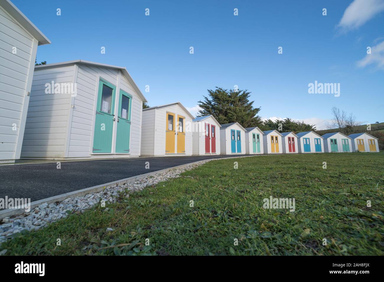 Beach huts cornwall hires stock photography and images Alamy