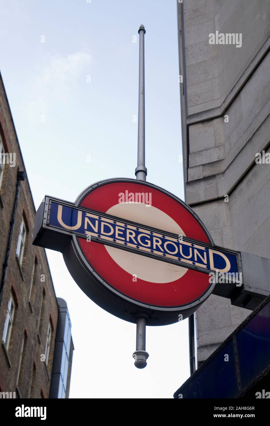 St James S Park Underground Station With Art Deco Sign In London England Uk Stock Photo Alamy