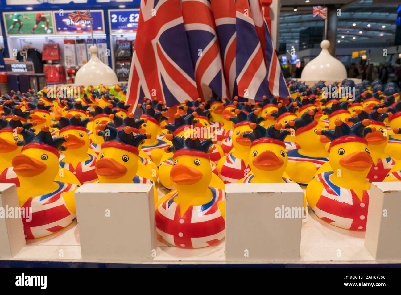 Britisch themed yellow bath ducks Stock Photo Alamy