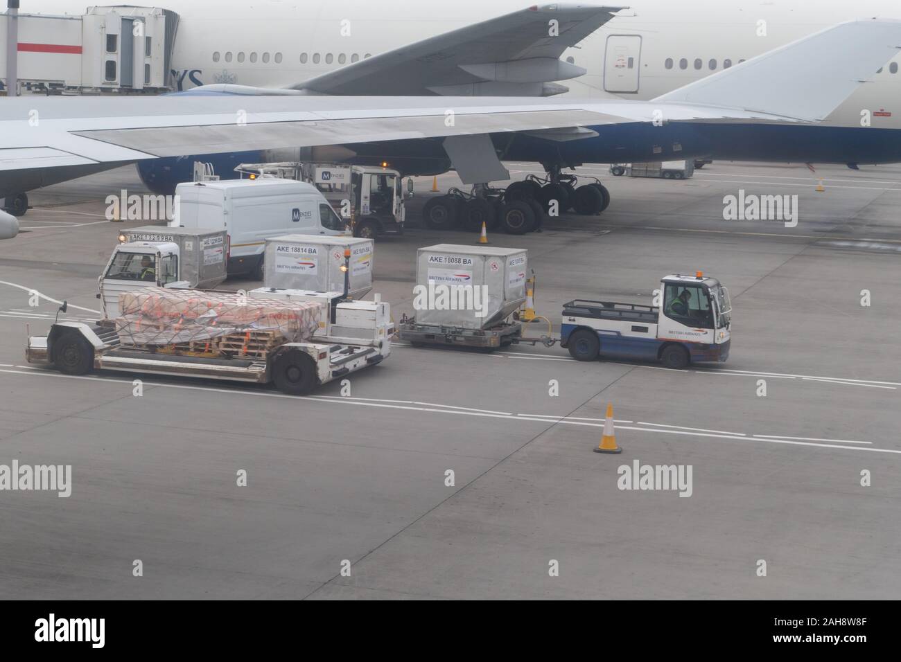 British Airways bagage handlers on the tarmac in Heathrow Stock Photo
