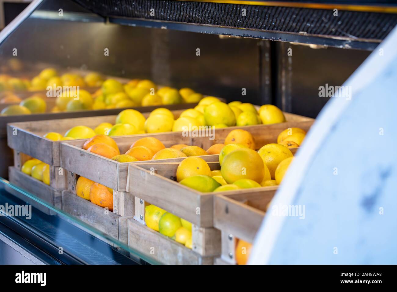 Display case refrigerator hires stock photography and images Alamy