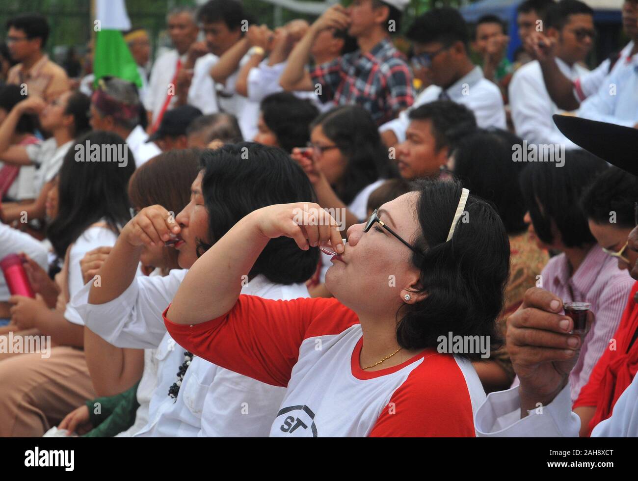 Indonesia christian church service hi-res stock photography and images ...