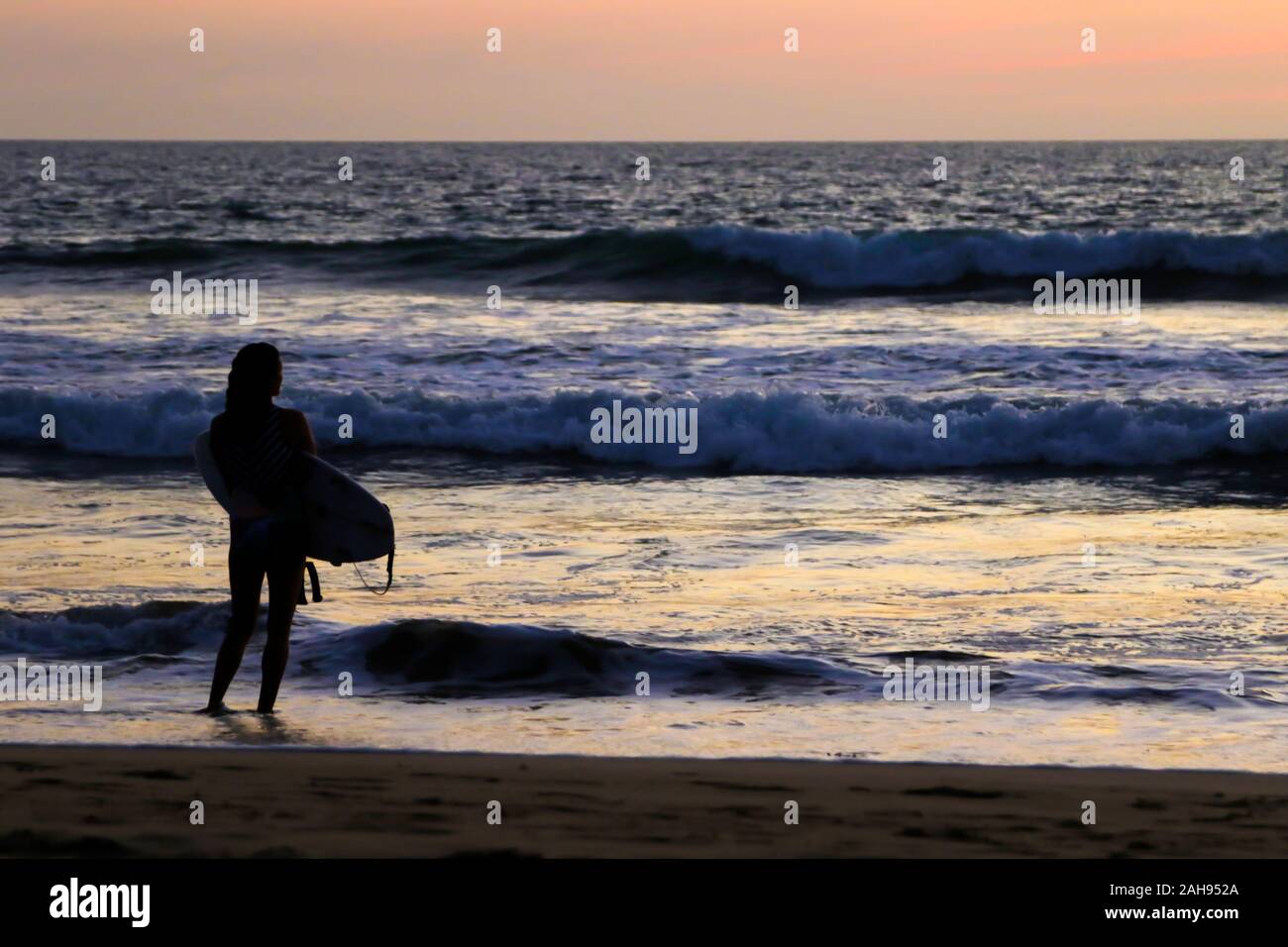 Female surfer board hi-res stock photography and images - Alamy