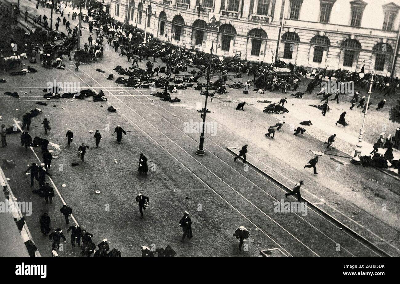 Petrograd (Saint Petersburg), July 4, 1917 2PM. Street demonstration on Nevsky Prospekt just after troops of the Provisional Government have opened fire with machine guns. Stock Photo