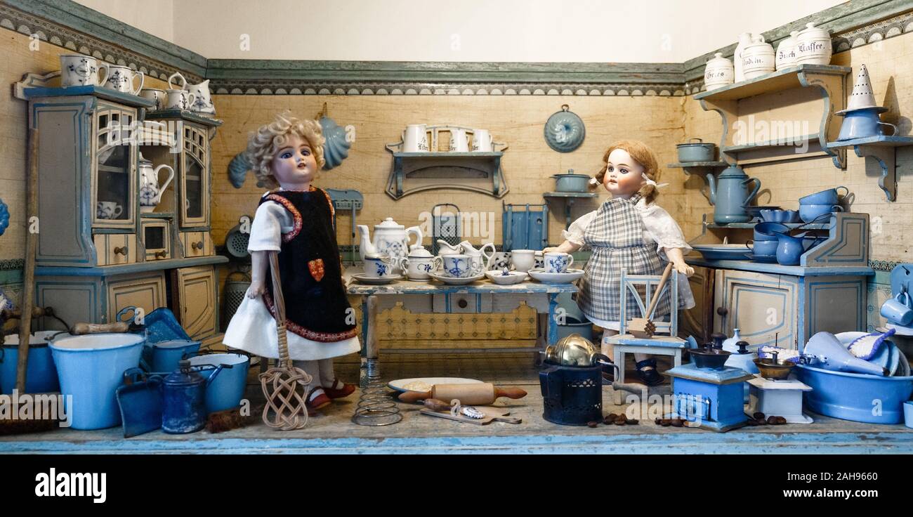 Hamburg, Germany. 16th Dec, 2019. A dolls' kitchen from the 19th