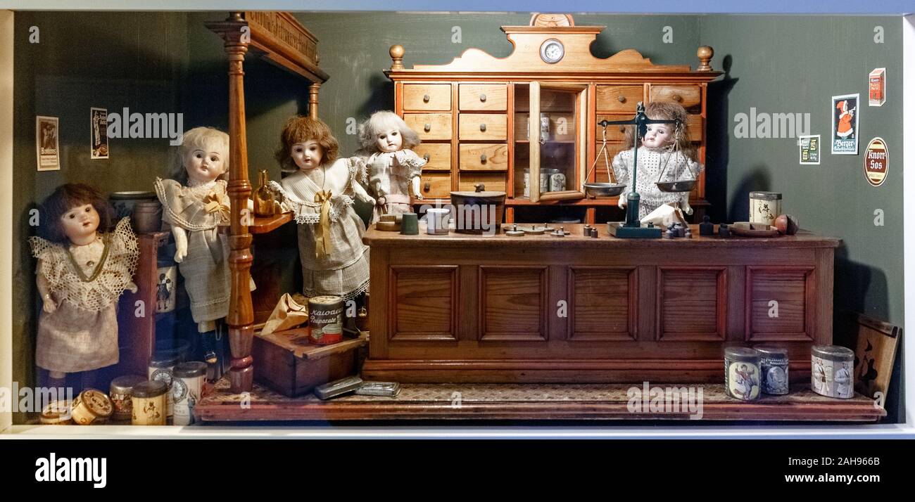 Hamburg, Germany. 16th Dec, 2019. A 19th century dolls' mixed goods