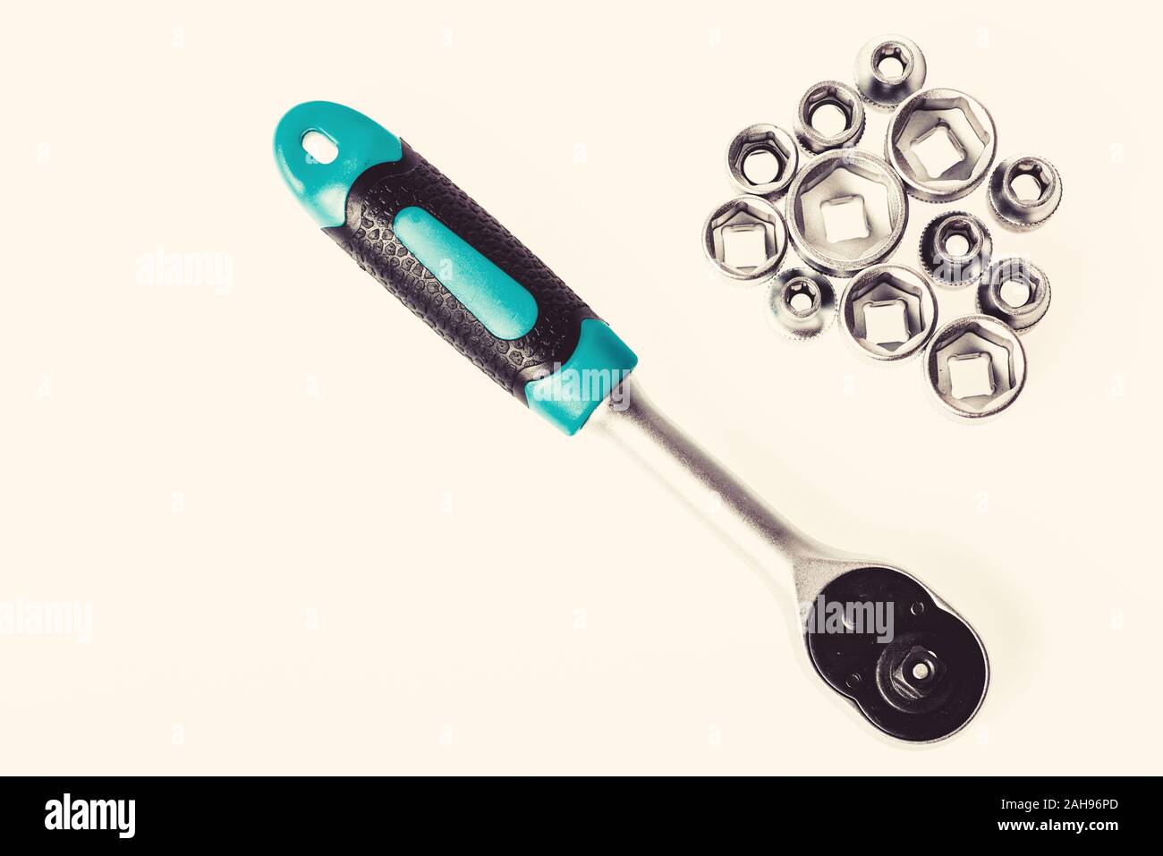 Ratchet tool. Ratchet wrench. Steel made no skid threaded handle
