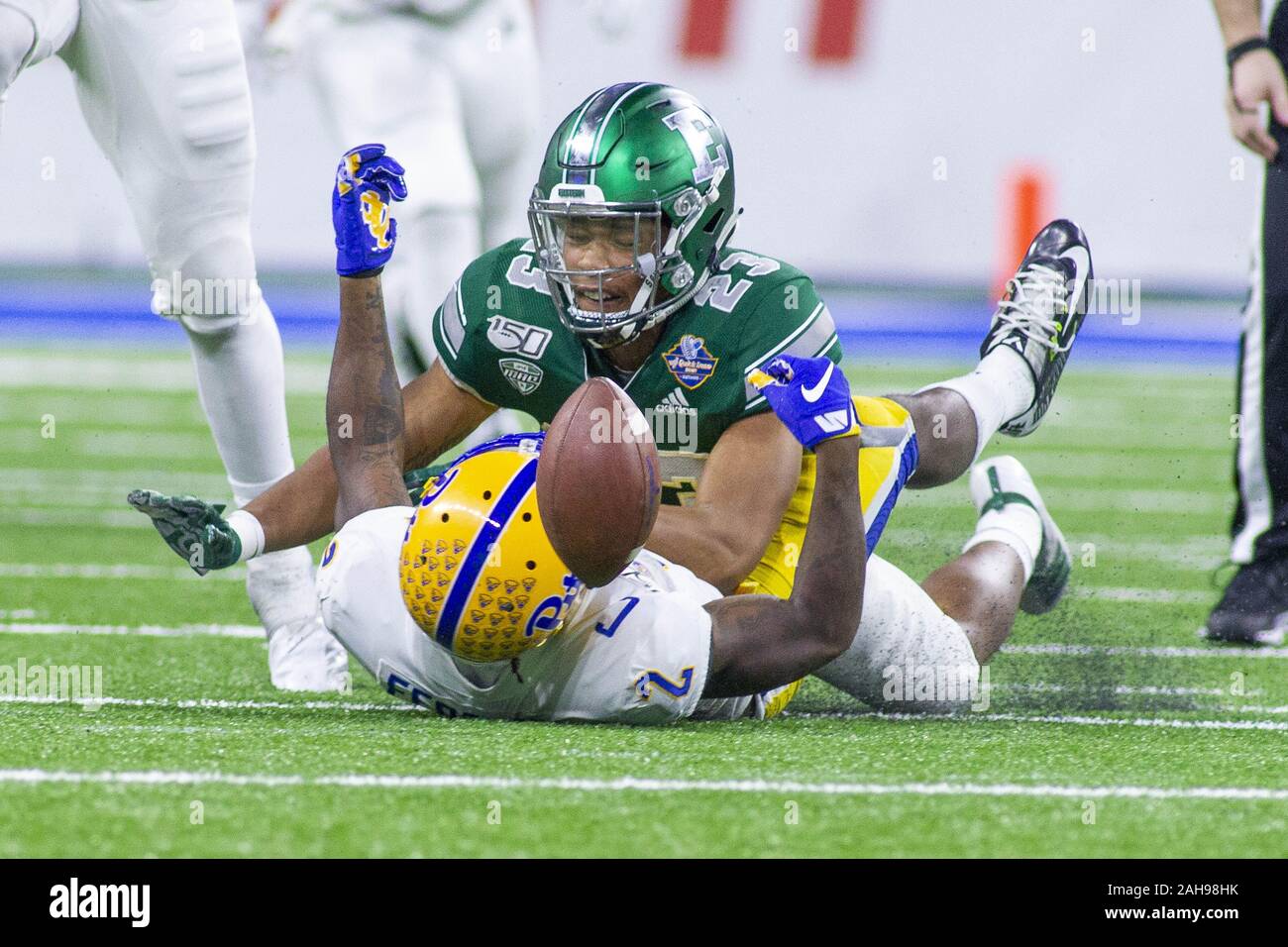Detroit, Michigan, USA. 27th Dec, 2019. Eastern Michigan defensive back  BLAKE BOGAN (23) breaks up a pass intended for Pittsburgh wide receiver  JARED WAYNE (82) during Pittsburgh's 34-30 victory over Eastern Michigan