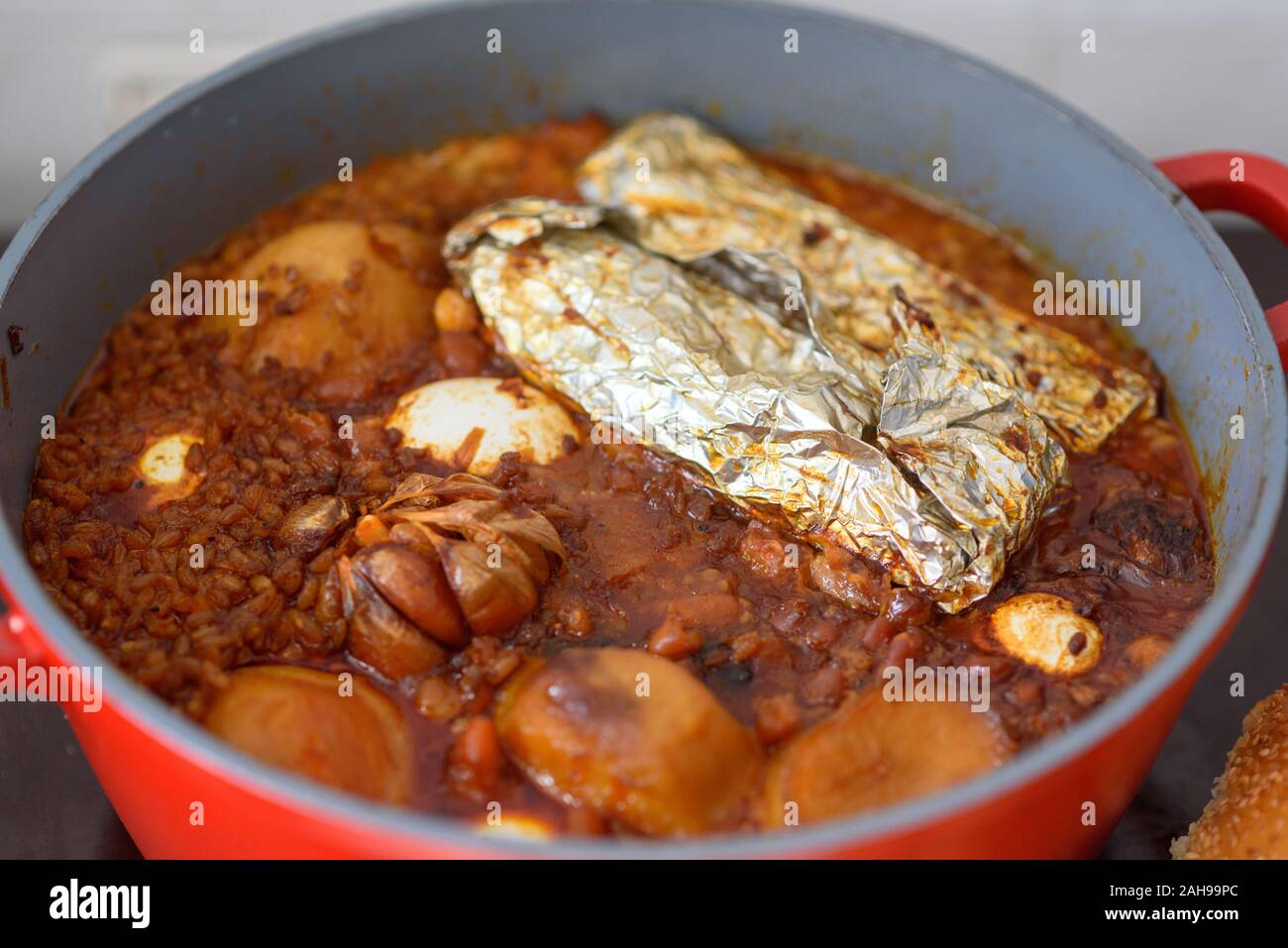 https://c8.alamy.com/comp/2AH99PC/hot-plate-for-the-sabbath-a-pot-of-spicy-meat-cooked-with-potatoes-barleys-jachnungarlicwheat-and-eggs-pot-of-cholent-hamin-in-hebrew-top-view-traditional-food-jewish-shabbat-2AH99PC.jpg