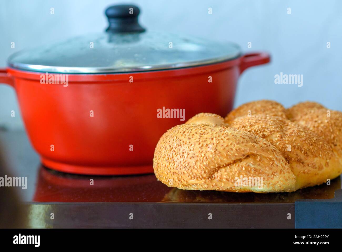 https://c8.alamy.com/comp/2AH99PY/hot-plate-for-the-sabbath-pot-with-traditional-food-and-challah-special-bread-in-jewish-cuisine-traditional-food-jewish-shabbat-2AH99PY.jpg