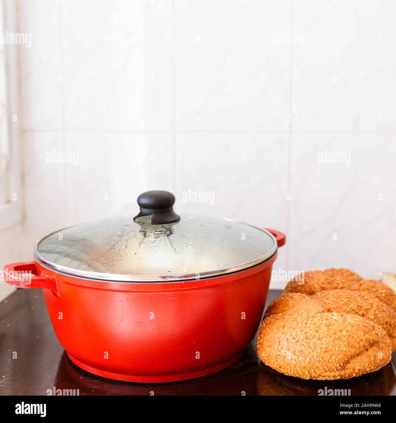 https://c8.alamy.com/comp/2AH99W8/hot-plate-for-the-sabbath-pot-with-traditional-food-and-challah-special-bread-in-jewish-cuisine-traditional-food-jewish-shabbat-2AH99W8.jpg