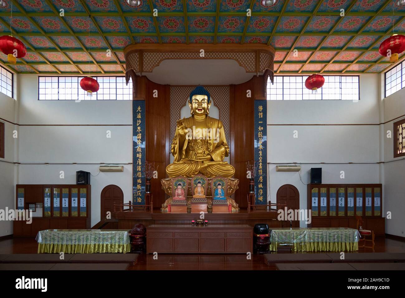Page 3 Buddhist Prayer Hall High Resolution Stock Photography And Images Alamy