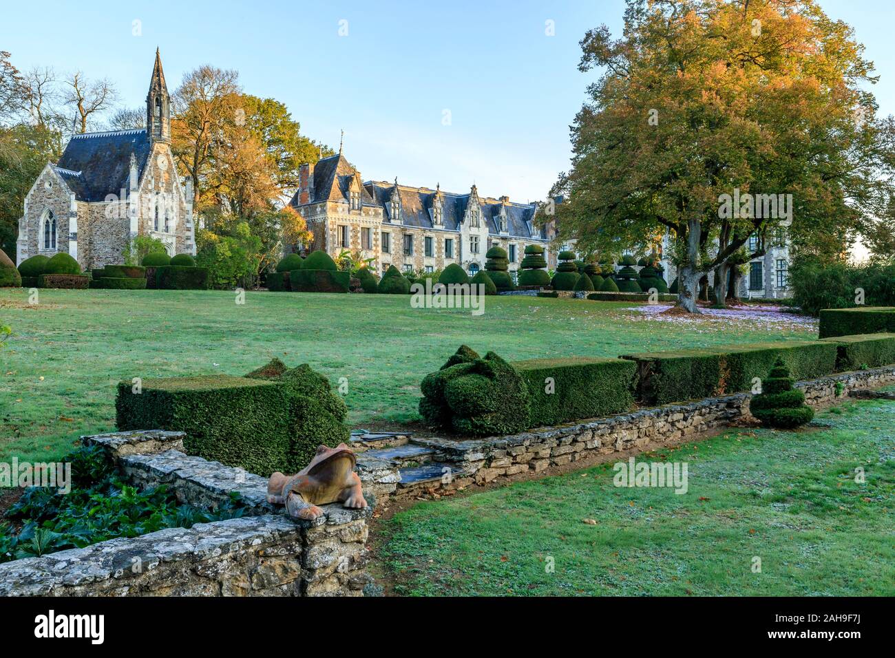 France, Maine et Loire, Champtoce sur Loire, Chateau du Pin gardens, castle and Neo-gothic chapel // France, Maine-et-Loire (49), Champtocé-sur-Loire, Stock Photo