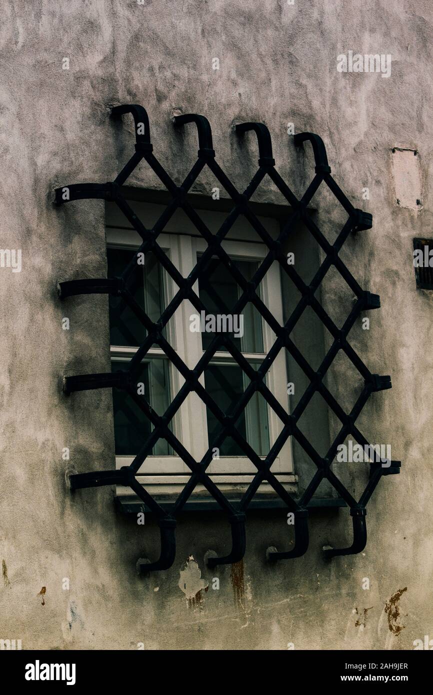 Diamond pattern window hi-res stock photography and images - Alamy