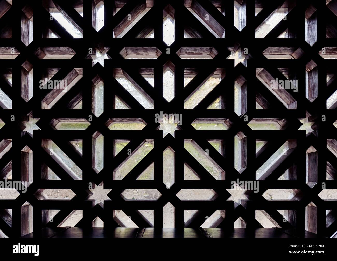 Geometric wooden window screen, or lattice, in Cordoba mosque.  Moorish design.  Cordoba, Cordoba Province, Andalusia, Spain. Stock Photo