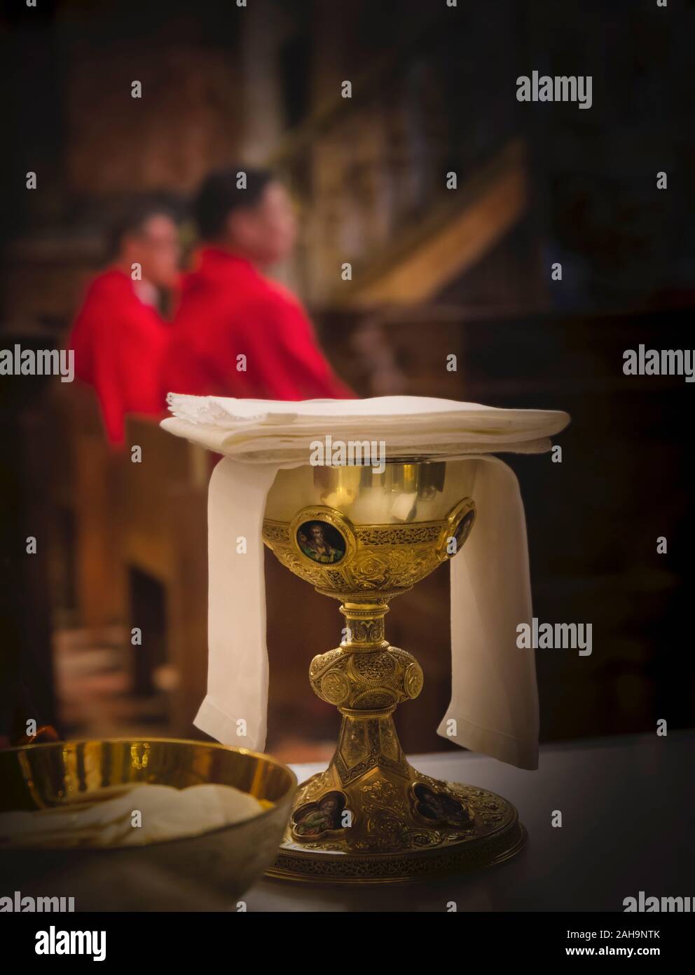 Communion chalice in the cathedral, Santiago de Compestela, A Coruña Province, Galicia, Spain.  Santiago de Compestela’s old town is a UNESCO World He Stock Photo