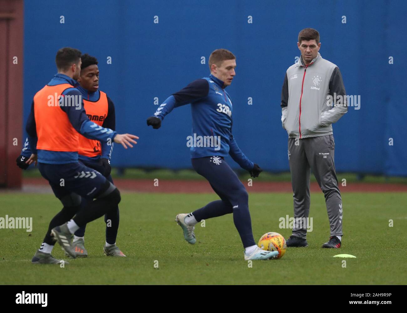 Rangers manager Steven Gerrard (right) during a training session at The  Hummel Training Centre, Milngavie Stock Photo - Alamy
