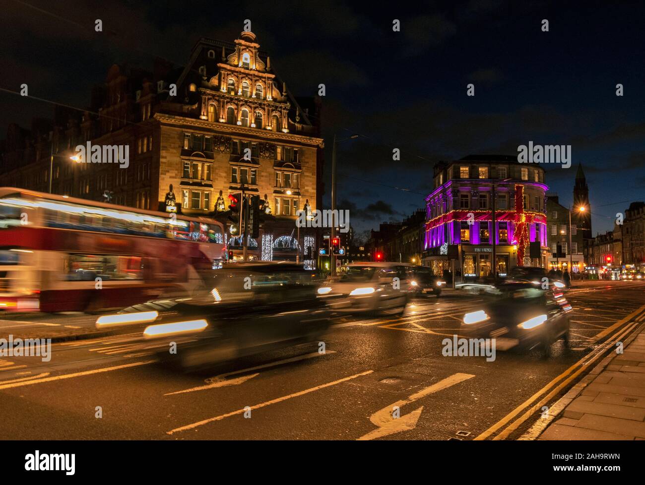 EDINBURGH SCOTLAND IN WINTER WITH EVENING TRAFFIC ON PRINCES STREET Stock Photo