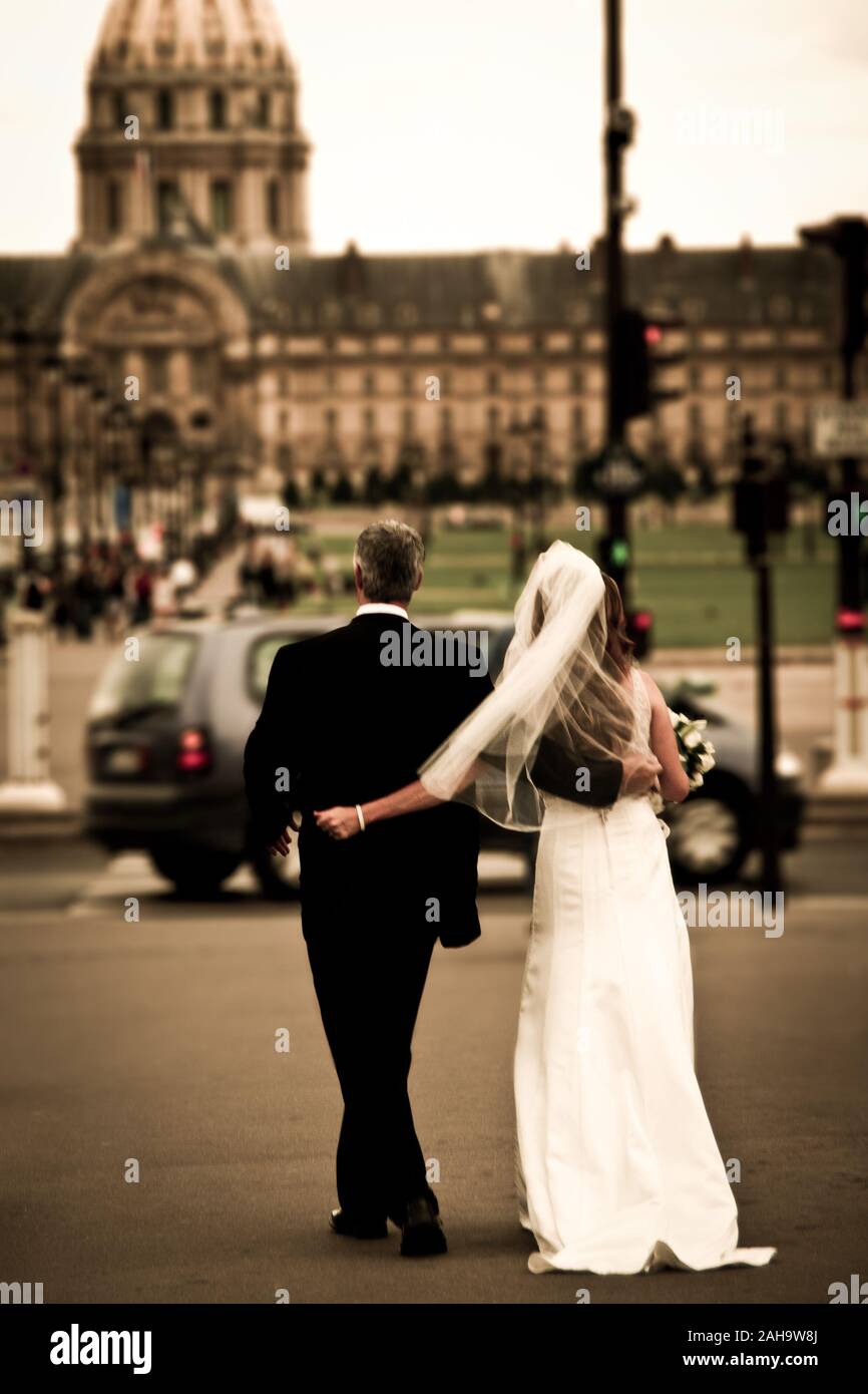 Happy married couple hi-res stock photography and images - Alamy