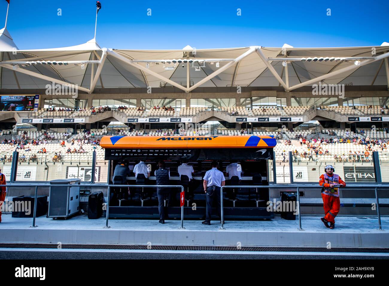 UAE/Abu Dhabi 01/12/2019 The McLaren team on the pit wall during